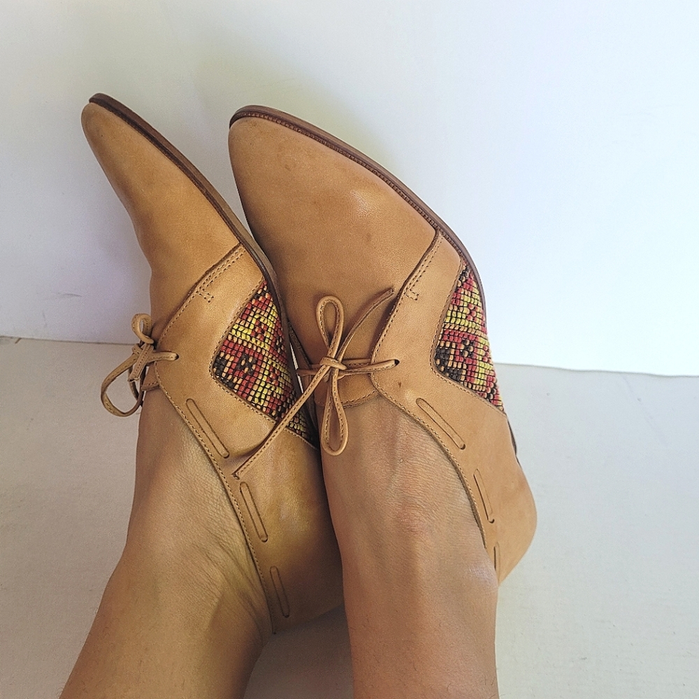 Women's Latigo leather flats size 6